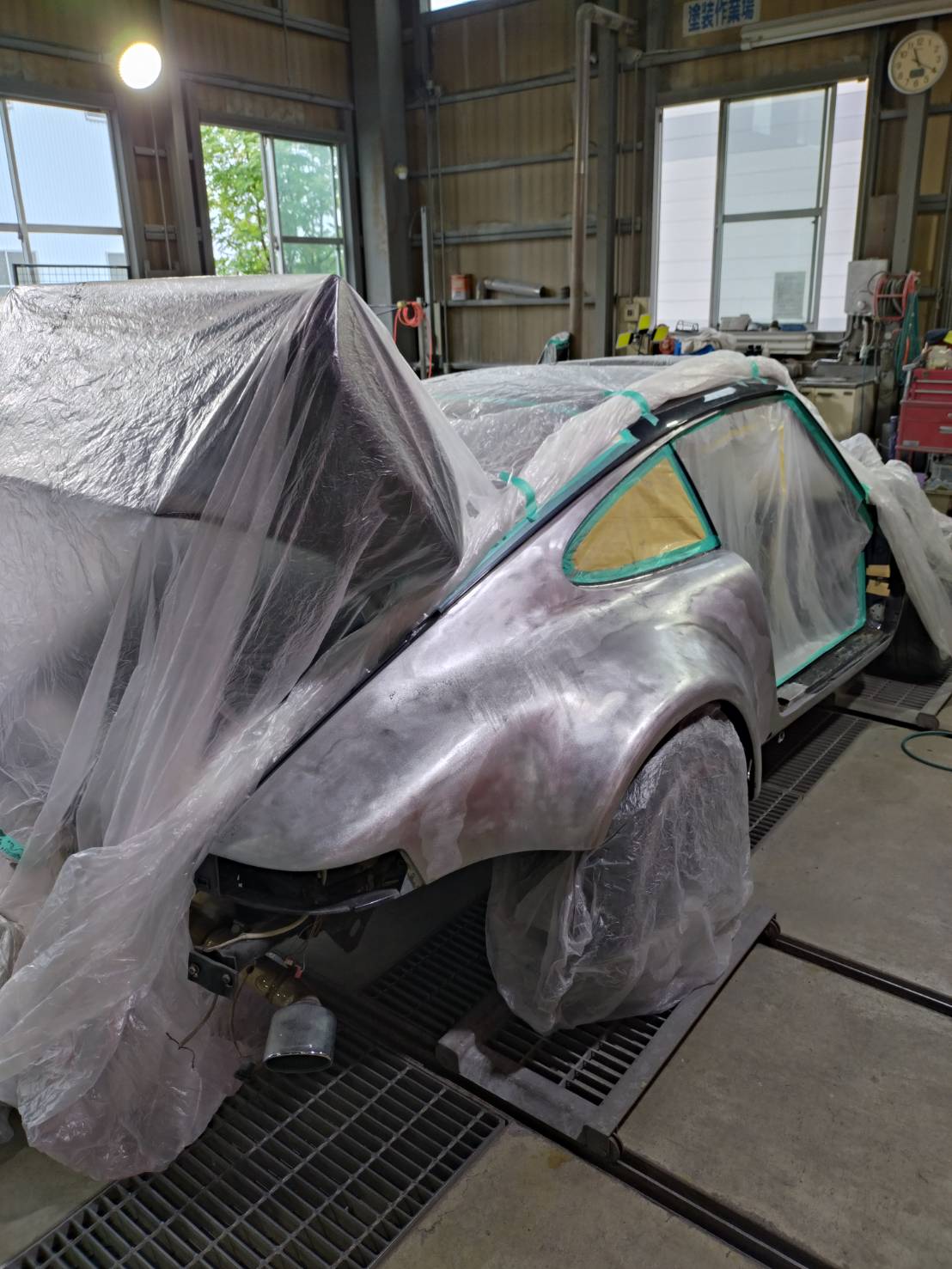 ポルシェ964カレラ2のボディー修理 塗装剥ぎから下地まで